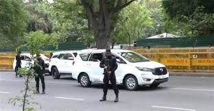 Mumbai: Directive Issued in Maharashtra to Halve Convoys of Chief Minister Fadnavis and Ministers