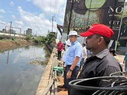 Palghar: Public Representatives Inspect Cleaning Operations at Alkapuri Railway Drain