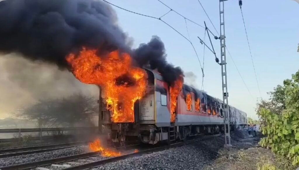 New Delhi: High-Level Inquiry Ordered into Fire Incident on Thiruvananthapuram-Hazrat Nizamuddin Rajdhani Express