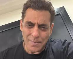 Mumbai: Paparazzi Apologize to Salman Khan