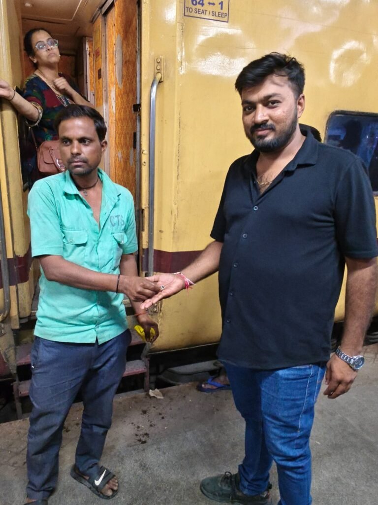 Ahmedabad: Railway Employees of Ahmedabad Division Set a Shining Example of Honesty
