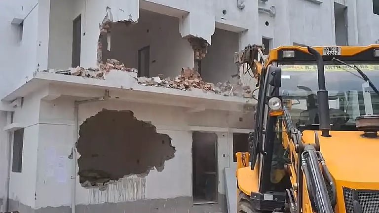 Kolkata: Bulldozers Deployed Against Illegal Constructions at Three Locations in the City