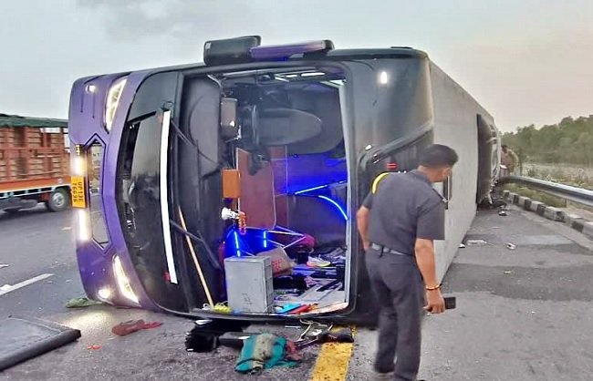 Patna/Siwan/Lucknow: Five Dead, 15 Injured—Including a Sub-Inspector and a Prisoner—in Unnao Expressway Accident