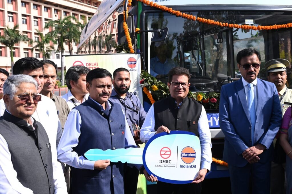 New Delhi: DMRC Launches Hydrogen-Powered Shuttle Bus Service in Delhi