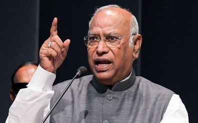 New Delhi: Congress Attacks Over Rising Fuel Prices; Kharge Asks, "Why No Relief for the Public?"