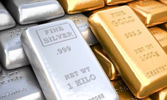 New Delhi: Slight Weakness in Bullion Market; Gold and Silver Lose Their Luster