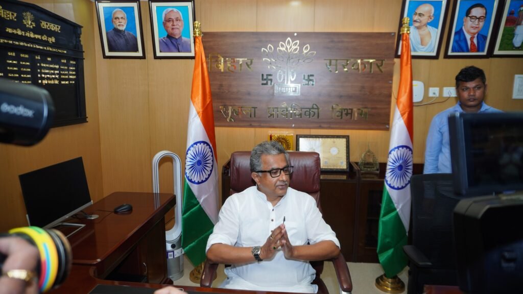Patna: Bihar's Minister of Information and Technology, Nitish Mishra, Assumes Office