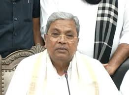 New Delhi: Siddaramaiah Submits Resignation to Governor's Secretary