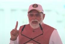 New Delhi : कोलकाता में तीन स्वदेशी युद्धपोत नौसेना को समर्पित, पीएम मोदी बोले- भारत अब रक्षा क्षेत्र में निर्माता बन रहा है