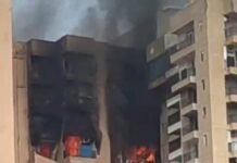 Noida : एयर कंडीशन में बलास्ट के चलते लगी आग, तीन फ्लैट जले