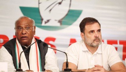 
New Delhi: Kharge and Rahul Congratulate DK Shivakumar