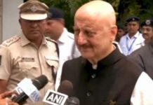 Kolkata : कोलकाता पहुंचे अनुपम खेर, बंगाल से विश्वस्तरीय एक्टिंग स्कूल की शुरुआत का किया ऐलान