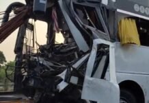 Firozabad : आगरा-लखनऊ एक्सप्रेसवे पर स्लीपर बस हुई दुर्घटनाग्रस्त, दो की मौत, 20 से अधिक घायल