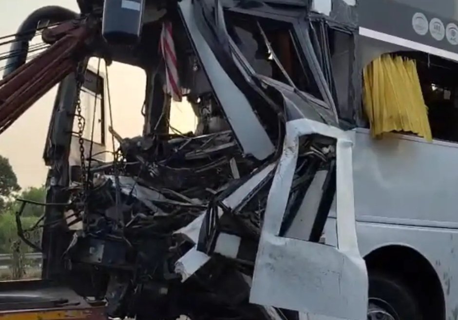 Firozabad: Sleeper bus crashes on Agra-Lucknow Expressway; two dead, over 20 injured