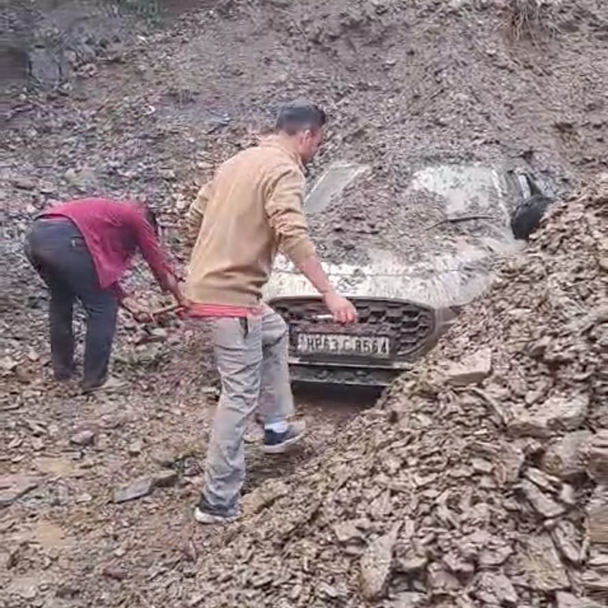 Shimla: Pre-monsoon rain wreaks havoc; vehicles buried under debris in Shimla; heavy rainfall alert issued