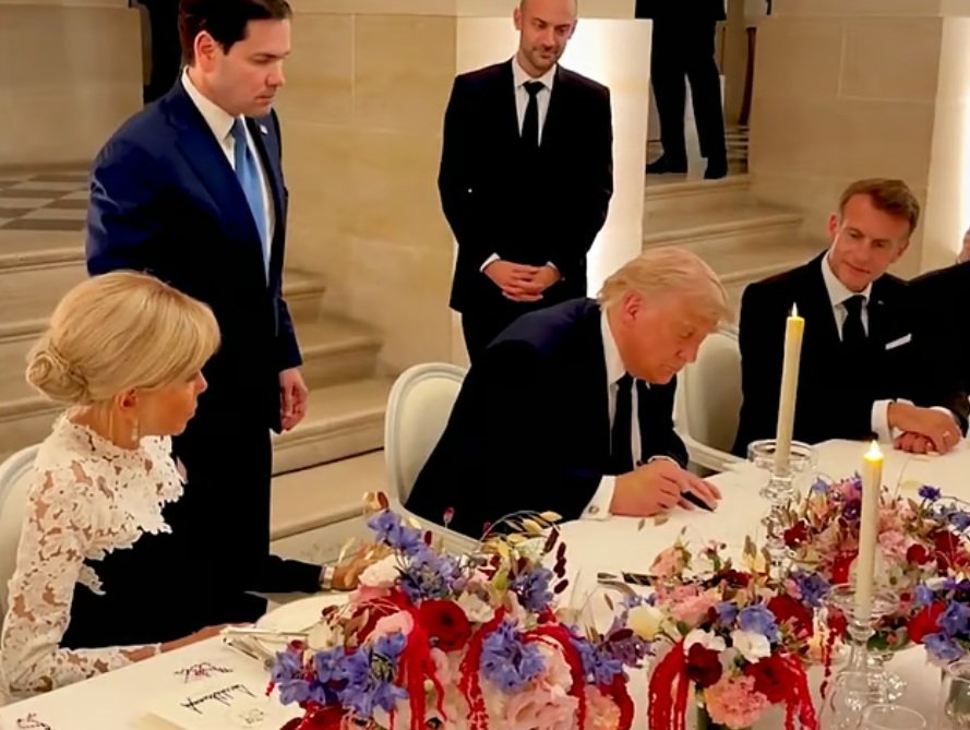 Paris: Trump and Pezeshkian sign US-Iran agreement