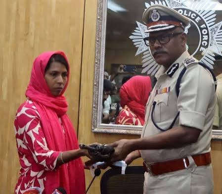 Kolkata: Female Maoist Leader Surrenders