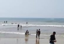 Mumbai : महाराष्ट्र के रत्नागिरी के समुंद्र में संभाजीनगर के 8 लोग डूबे, 3 बचाए गए और 5 लापता