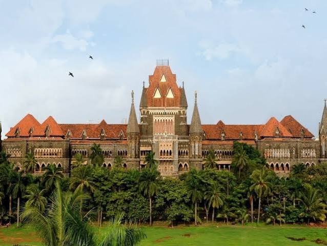 Mumbai: A bomb threat at the Esplanade Court in Maharashtra's Fort area has caused panic among security agencies