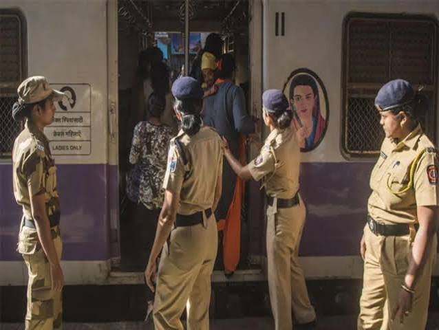 Mumbai: Police presence in women's compartments to extend until 8 AM