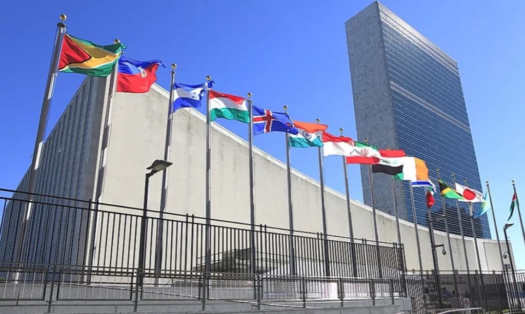 New York: Man holding a Tibetan flag sets himself on fire in front of the United Nations Headquarters in New York