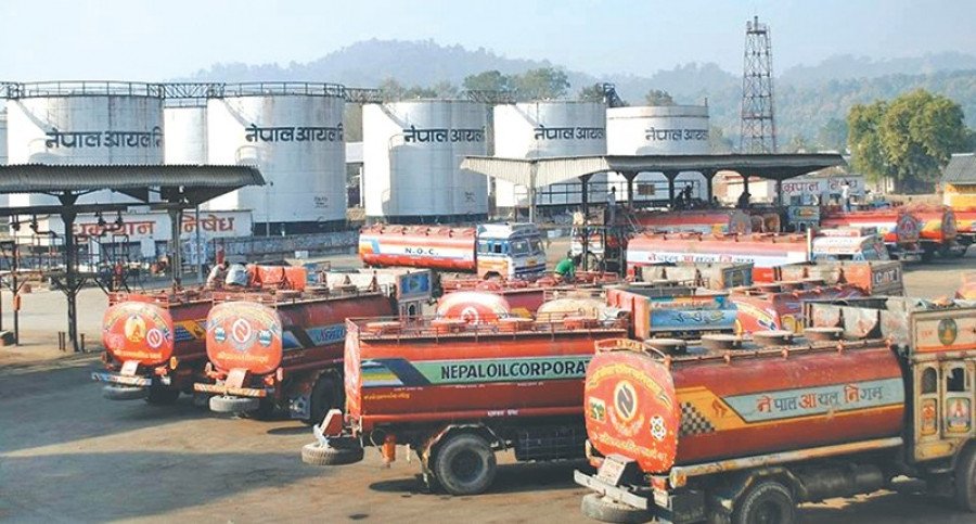 Kathmandu: Petroleum prices in Nepal fall, petrol 20 rupees and diesel 30 rupees cheaper per liter