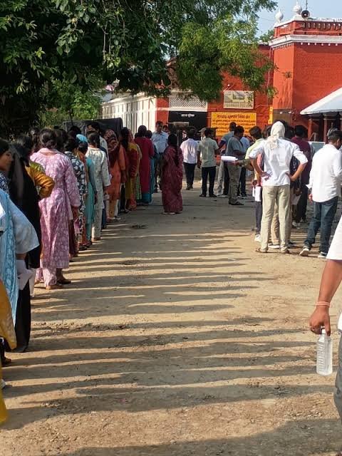 Deoria: The Uttar Pradesh Teacher Eligibility Test (UPTET) began in Uttar Pradesh amid tight security
